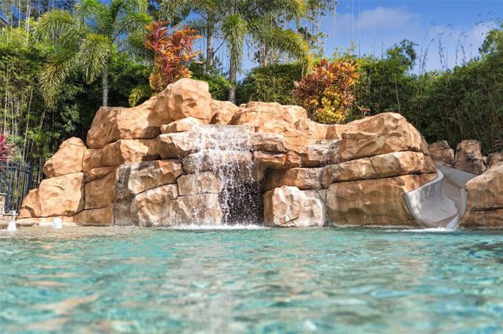 Image No.72-7 Bed Property for sale