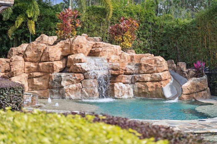 Image No.73-7 Bed Property for sale