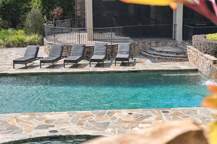 Image No.74-7 Bed Property for sale