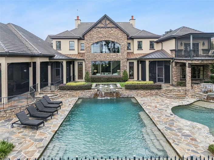 Image No.76-7 Bed Property for sale