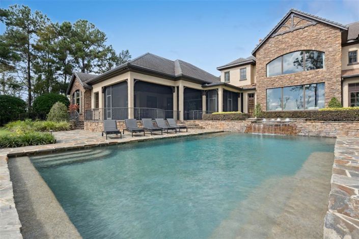 Image No.77-7 Bed Property for sale