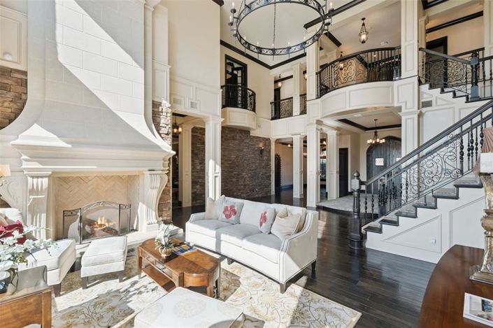 Image No.8-7 Bed Property for sale