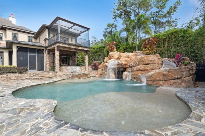 Image No.81-7 Bed Property for sale