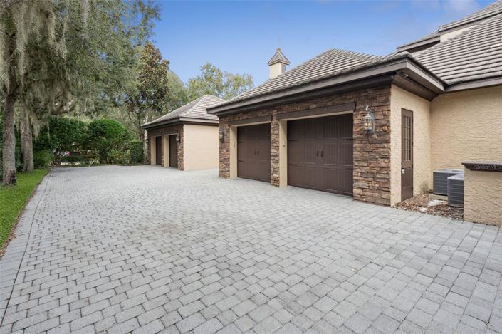 Image No.85-7 Bed Property for sale