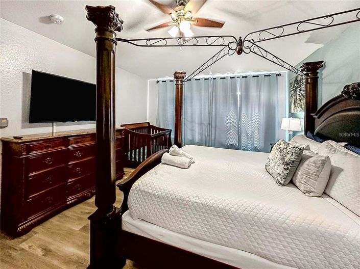 Image No.12-6 Bed Property for sale