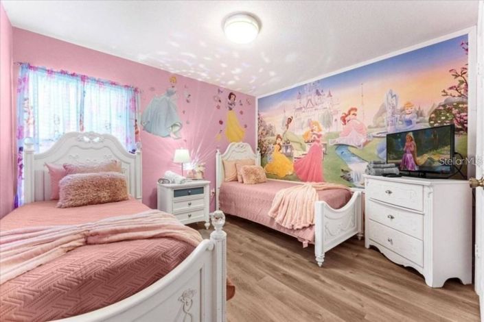 Image No.15-6 Bed Property for sale