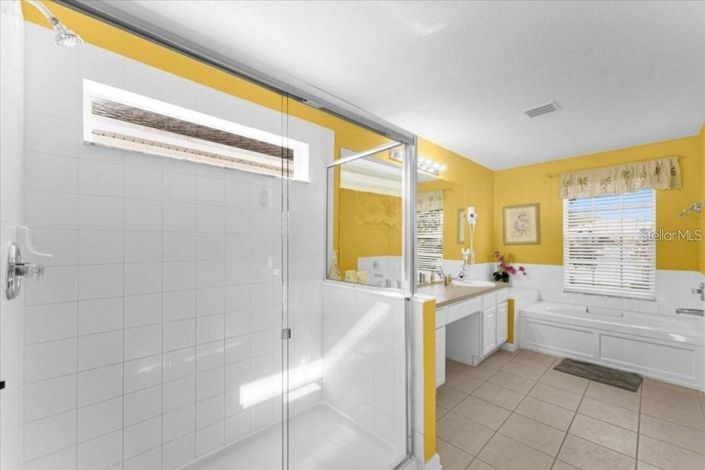 Image No.16-6 Bed Property for sale