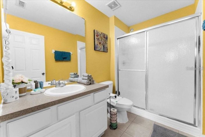 Image No.17-6 Bed Property for sale