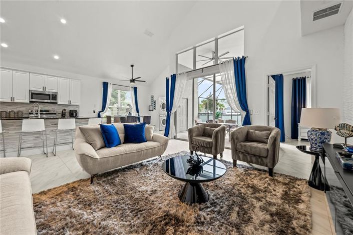 Image No.12-6 Bed Property for sale