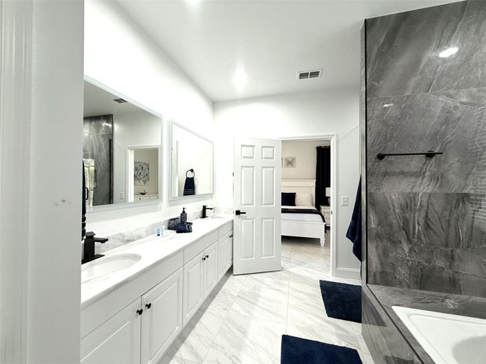 Image No.20-6 Bed Property for sale