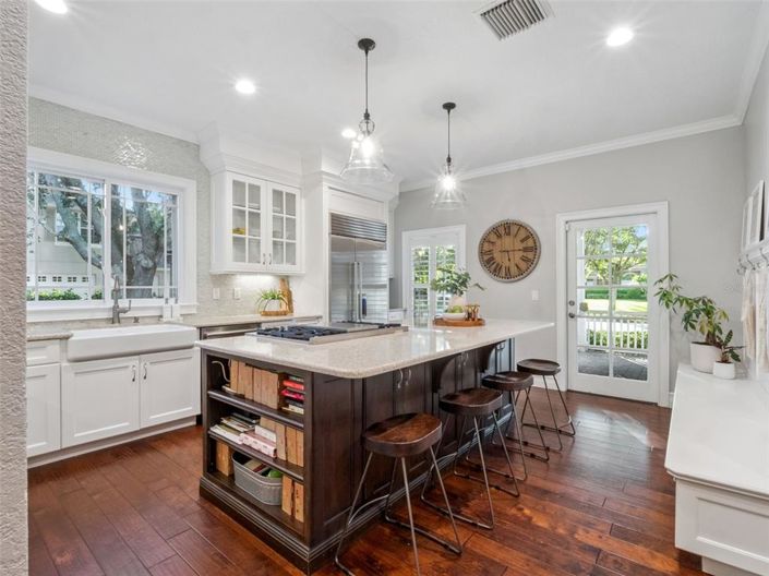 Image No.9-4 Bed Property for sale