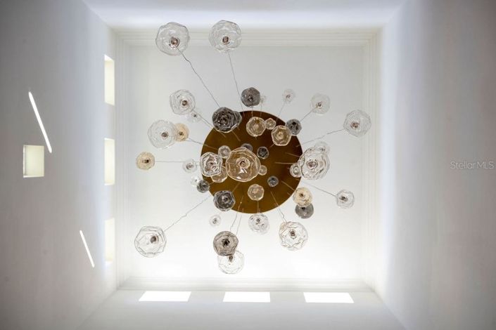 Image No.12-5 Bed Property for sale