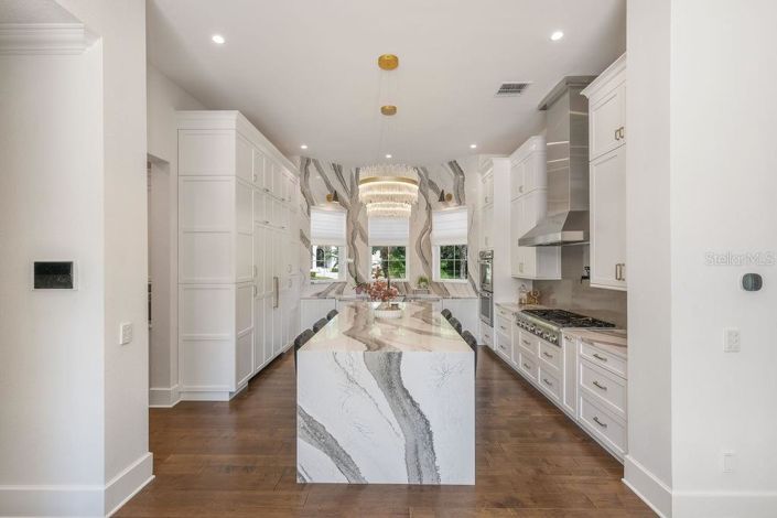 Image No.28-5 Bed Property for sale