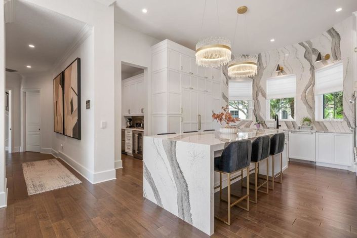 Image No.30-5 Bed Property for sale