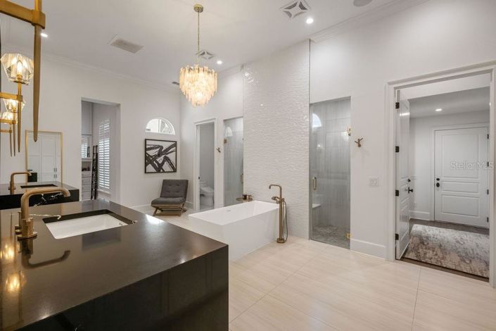 Image No.43-5 Bed Property for sale