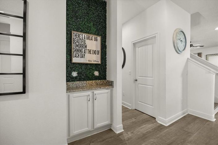 Image No.12-8 Bed Property for sale