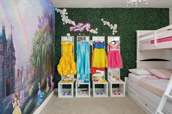 Image No.17-8 Bed Property for sale