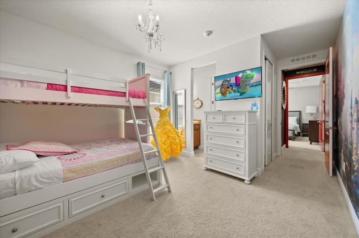 Image No.19-8 Bed Property for sale