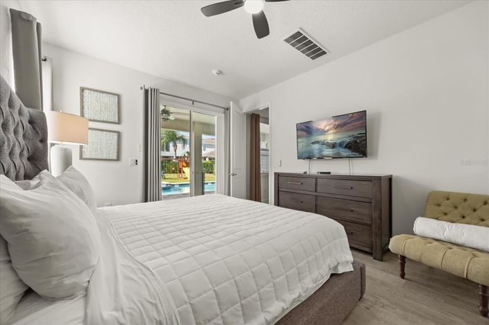 Image No.20-8 Bed Property for sale