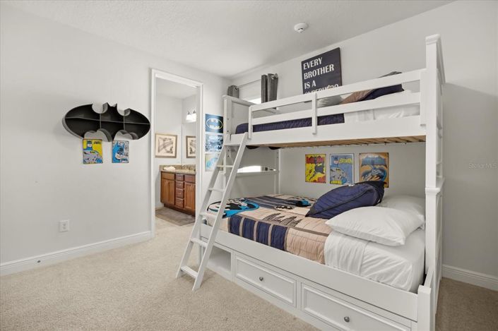 Image No.27-8 Bed Property for sale