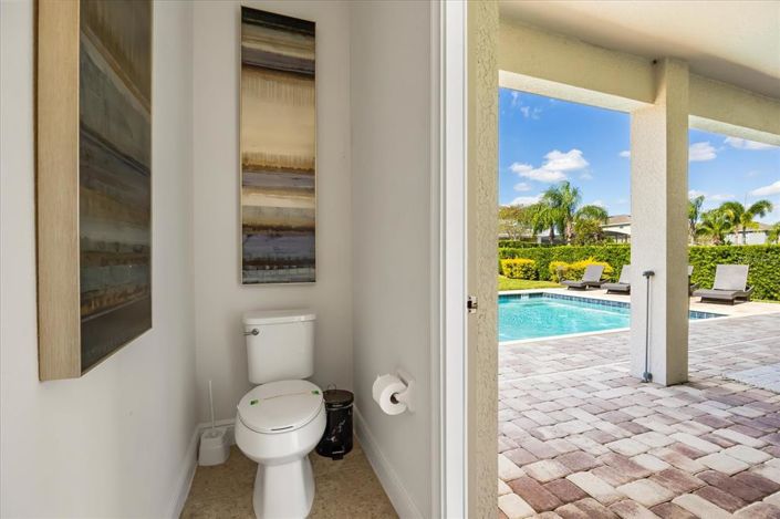 Image No.30-8 Bed Property for sale