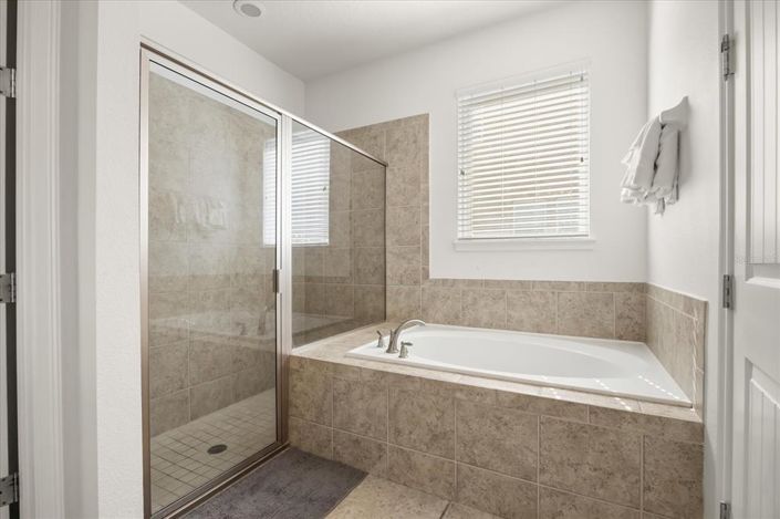 Image No.32-8 Bed Property for sale