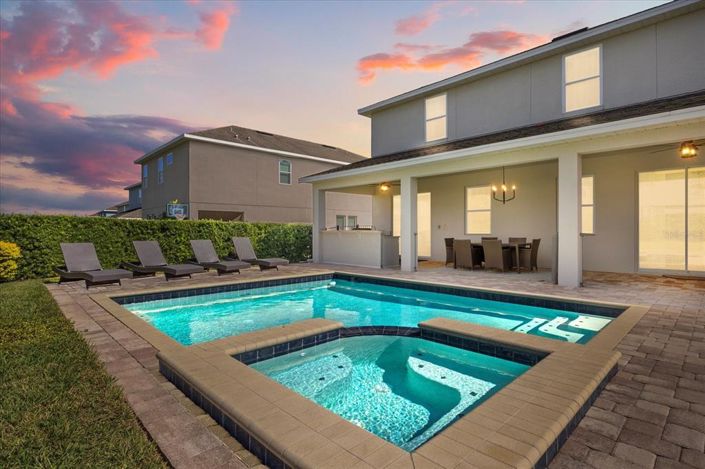 Image No.4-8 Bed Property for sale