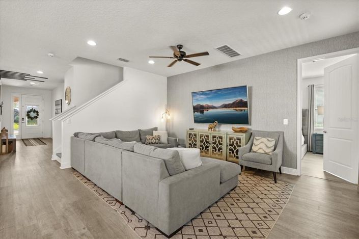 Image No.5-8 Bed Property for sale