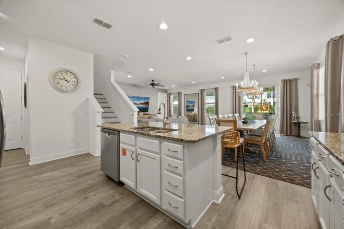 Image No.8-8 Bed Property for sale