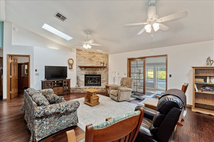 Image No.11-3 Bed Property for sale