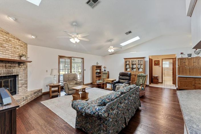 Image No.12-3 Bed Property for sale