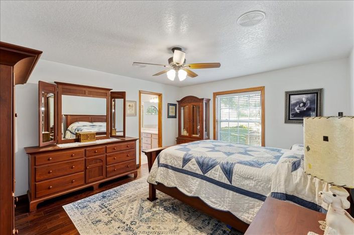 Image No.14-3 Bed Property for sale