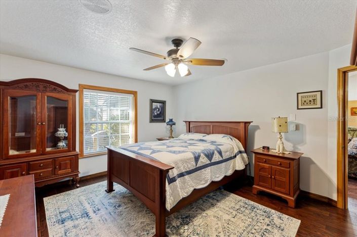 Image No.15-3 Bed Property for sale