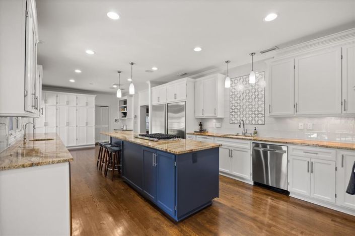 Image No.20-4 Bed Property for sale