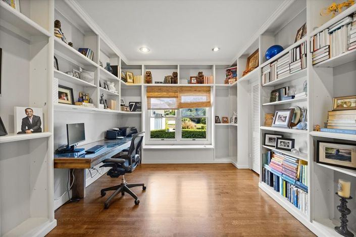 Image No.30-4 Bed Property for sale