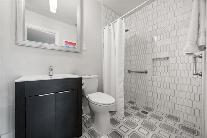 Image No.44-4 Bed Property for sale