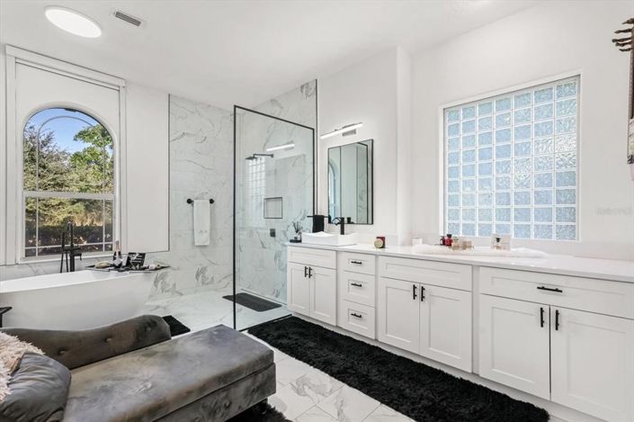 Image No.30-4 Bed Property for sale