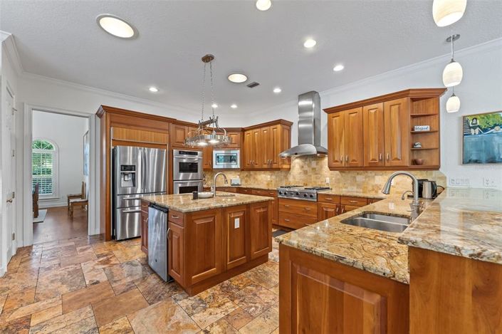 Image No.15-5 Bed Property for sale