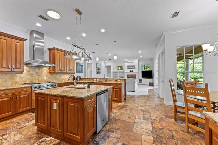 Image No.16-5 Bed Property for sale