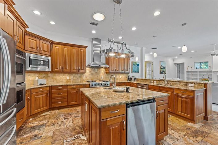 Image No.17-5 Bed Property for sale