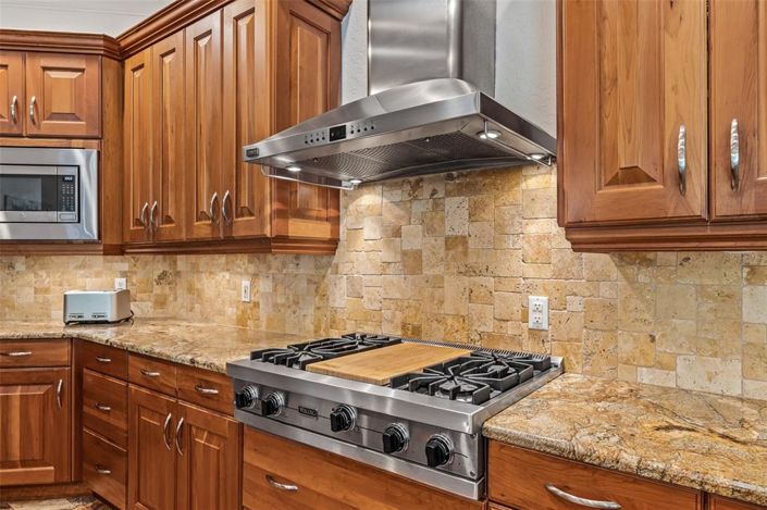 Image No.19-5 Bed Property for sale