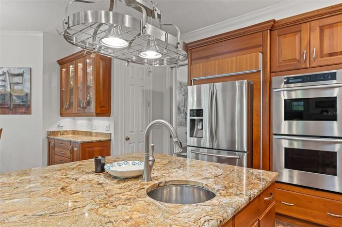 Image No.20-5 Bed Property for sale