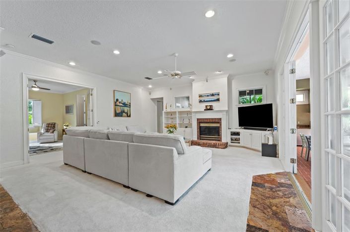 Image No.24-5 Bed Property for sale