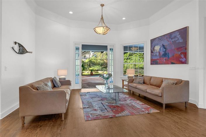 Image No.5-5 Bed Property for sale