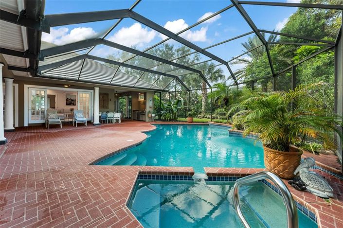 Image No.56-5 Bed Property for sale