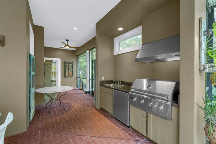 Image No.61-5 Bed Property for sale