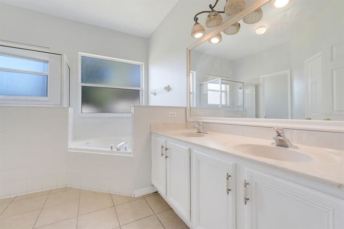 Image No.19-4 Bed Property for sale