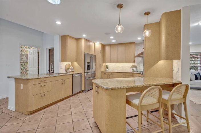 Image No.15-4 Bed Property for sale