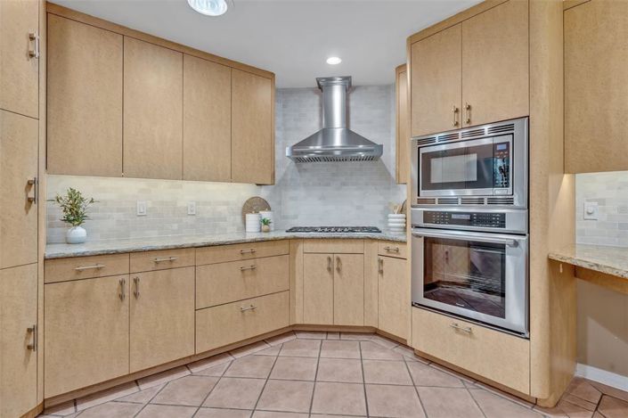 Image No.17-4 Bed Property for sale