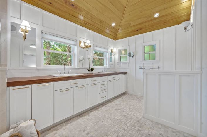 Image No.26-4 Bed Property for sale